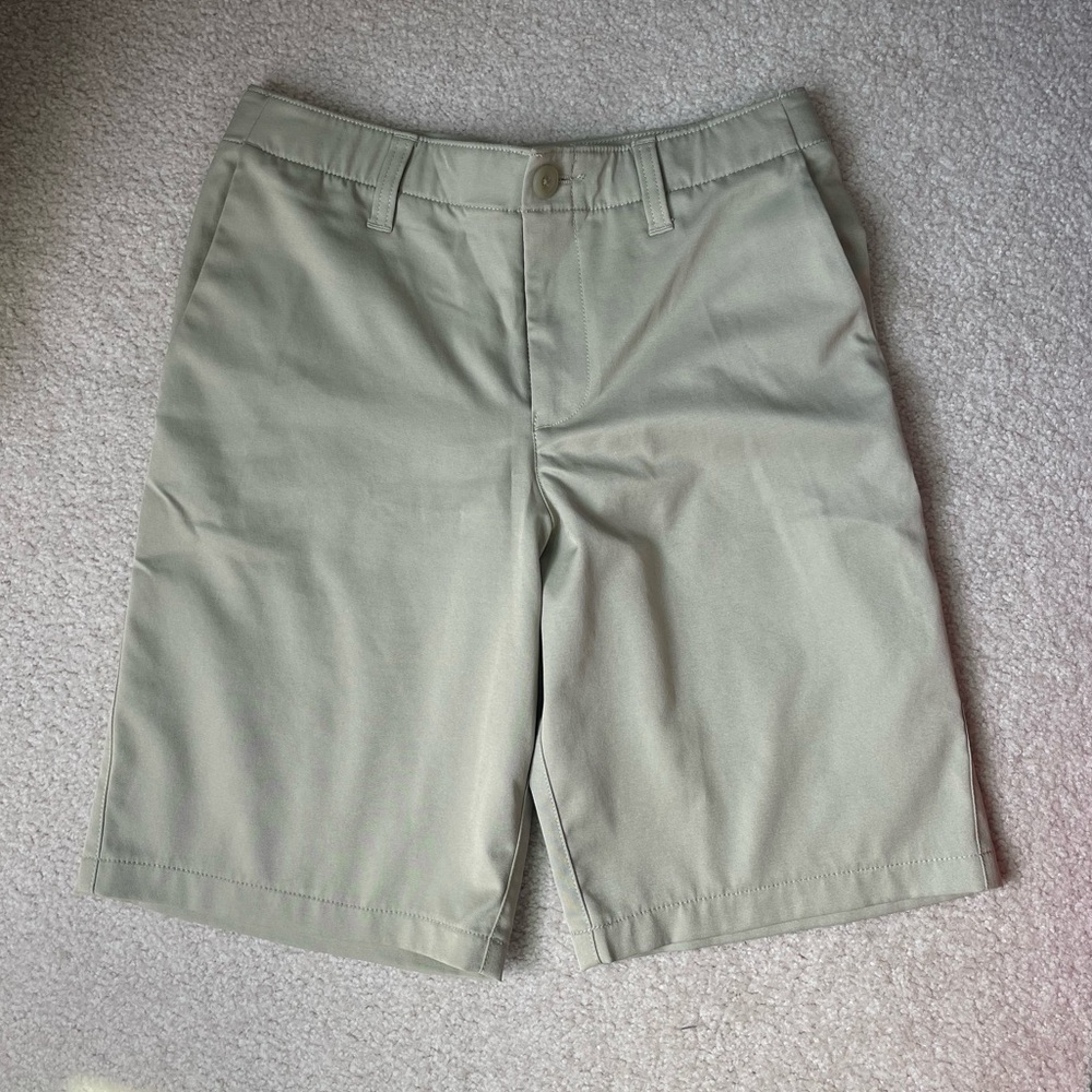 Under Armour Loose Golf Shorts Size 14